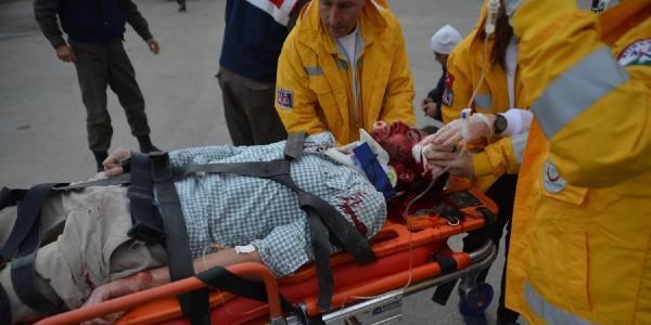 Benzinliğe dalan otomobilde sıkışan genç kurtarılamadı