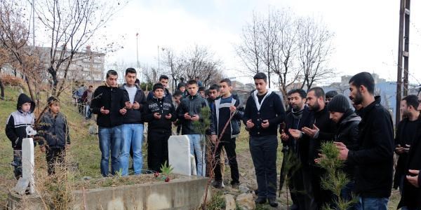 Halı sahada yaşamını yitirenler anıldı