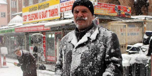 Doğu'da 500 köy yolu kardan kapandı