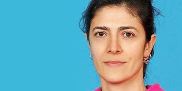 Başbakan'ın konvoyuna yumurta atan öğretmen göreve iade edildi