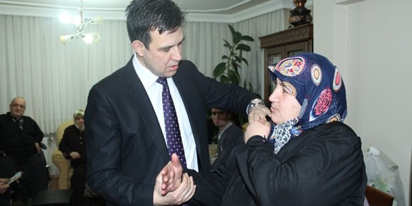 Doktor adaydan ev ziyaretinde hastaya tıbbi müdahale