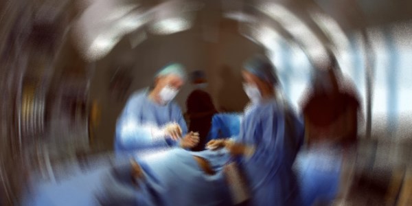 23 yaşındaki hastanın karaciğerinden altı kilo kist çıktı