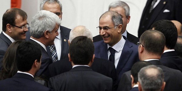AK Parti'de 'paket' toplantısı
