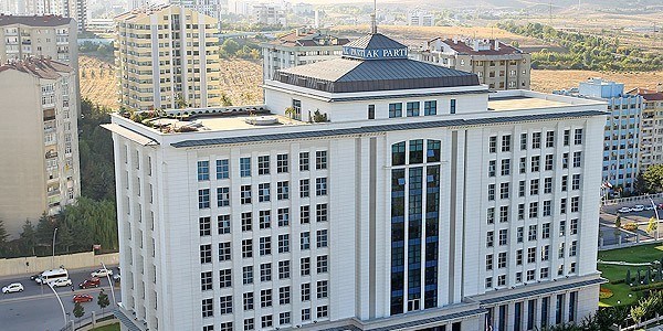 AK Parti ilçe belediye başkan adayları açıklandı