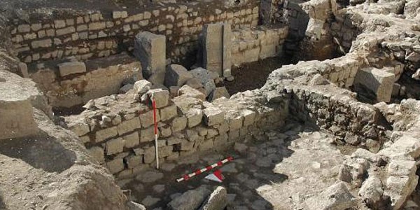 1600 yllk kilise kalntlar zerine trbe ve mescit yaptlar