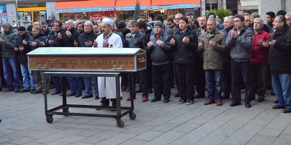 İnşaatta ölü bulunan genç toprağa verildi