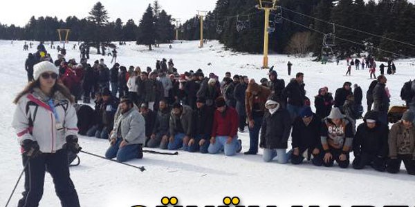 Karda kayak ve namaz birarada
