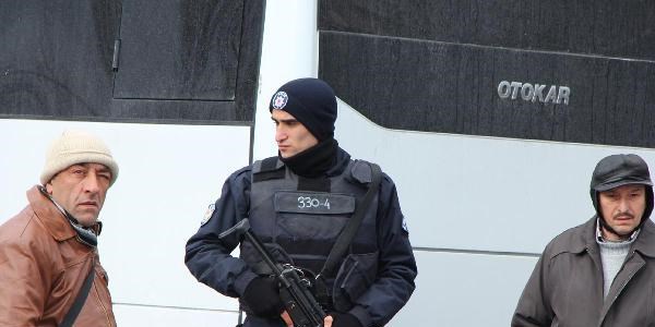 Habipler'de polisin güvenlik nöbeti