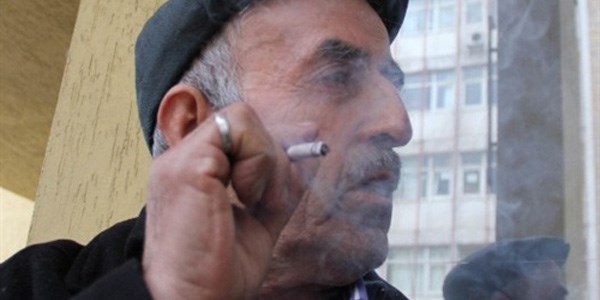 3 kişiyi tabancayla yaralayan yaşlı adam adliye çıkışı sigaraya başladı