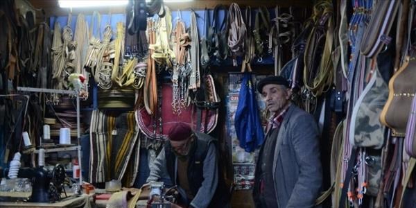 Saraçlığın son temsilcileri, 73 yıllık ustası ile 40 yıllık çırağı