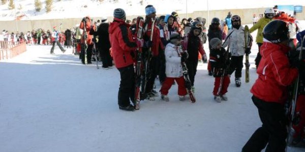 Palandöken Kayak Merkezi'nde işçiler eylem yaptı