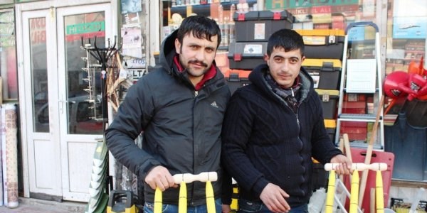 El emeği ile yapılan ahşap yürüteçler teknolojiye rağmen varlığını sürdürüyor