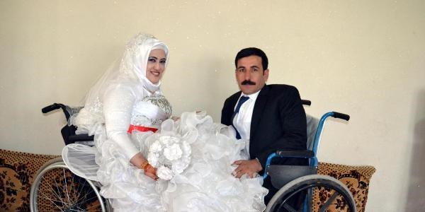 Bedensel engelli çift engel tanımadı