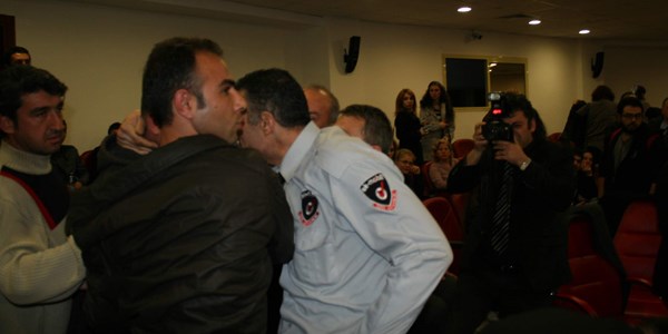 Sokak kavgası değil, belediye meclisi kavgası
