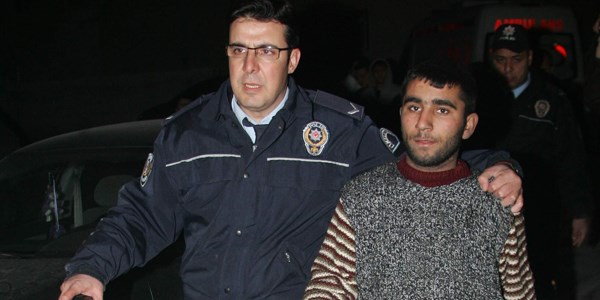 Tiner çektikten sonra sigara yakmak isteyen genç feci şekilde yandı