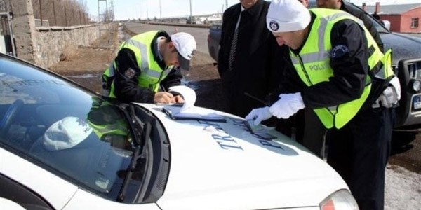 Trafik cezasını gecikme nedeniyle iptal ettirdi