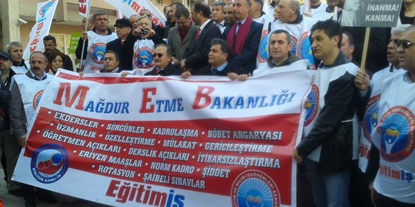 Eğitim-İş'ten MEB önünde 'tasarı' eylemi