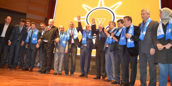 Tuzla'da bir grup MHP'li törenle AK Parti'ye geçti