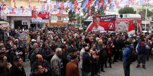 Evcilmen taraftarları CHP İl Binasını işgal etti