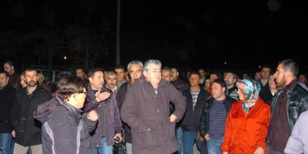 İkili eğitime tepki gösteren veliler eylem yaptı
