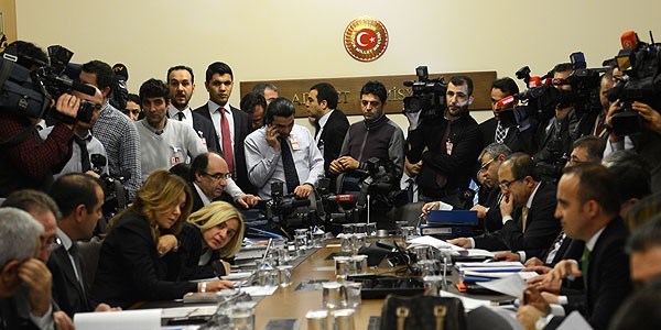 Demokratikleşme Paketi Komisyonu'nda kabul edildi