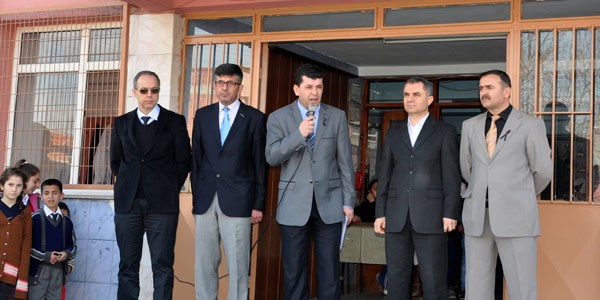 Öğrenci velisi iki öğretmeni darp etti