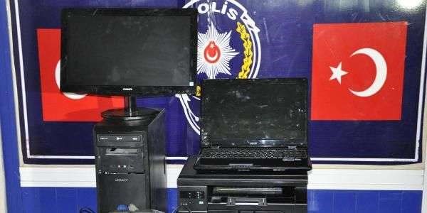 Okuldan çaldıkları malzemelerle yakalandılar