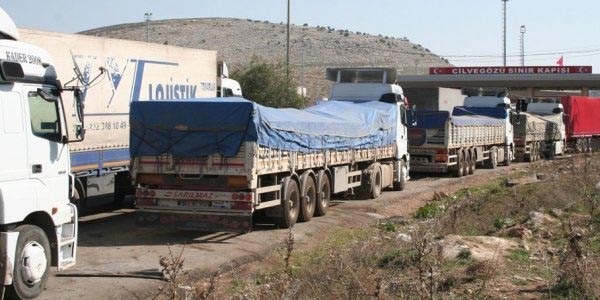 Cilvegözü'nde TIR kuyruğu 70 kilometreyi buldu