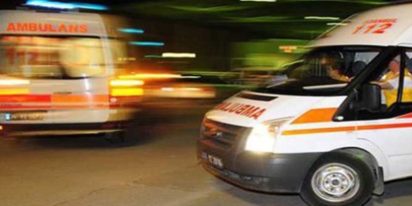 Hasta tayan ambulans devrildi: 4 yaral