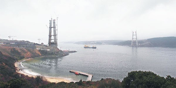 Mega köprü günde 2 metre yol alıyor