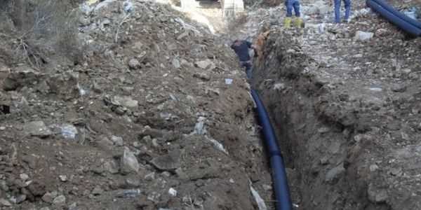 Kaçakçılardan bin 500 metrelik kaçak boru hattı