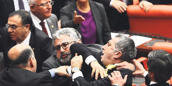 Vekil kavgalarına 'mat renk'le önlem!
