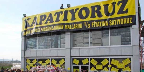 Babacan'dan 'Kapatıyoruz' tabelalarına tepki