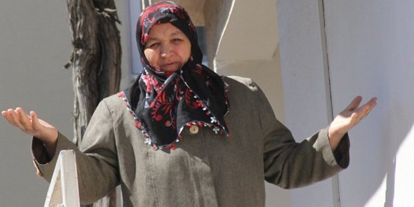 Kadın doktor delgeç ile yaşlı kadını darp etti iddiası