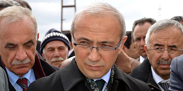 'Twitter ve Facebook mesajları kesinlikle arşivlenmiyor'