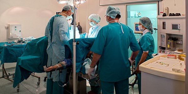 Diyaliz ve ameliyathanelerde nöbet ücretinden yararlanacak