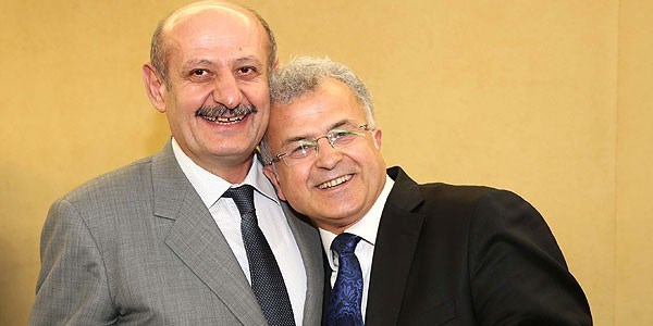 Belediye başkanları mazbatalarını almaya başladı