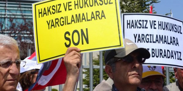 'Emekli Subaylar'dan AYM önünde eylem