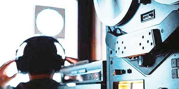 Dinleme cihazı polisin cebinden çıktı