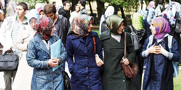 İlahiyat yarışı çok çetin hiç boş yer yok!