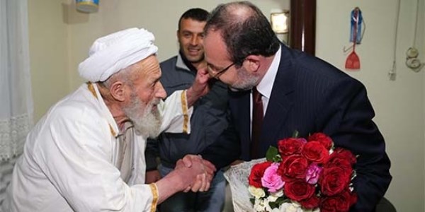 Mehmet Görmez, dedenin evine gidip özür diledi