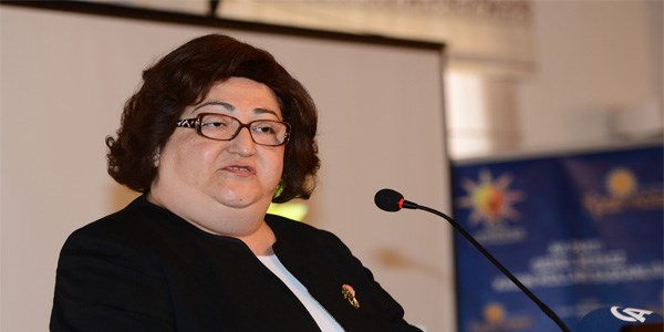 Ön yargın yoksa kadın yardımcı ata