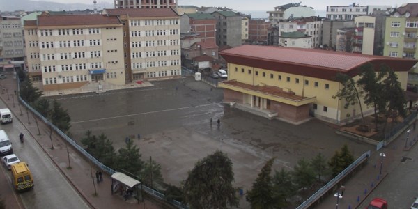 Öğretmen beyzbol sopasıyla dövüldü!
