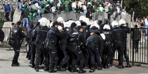 Emniyet o polis memurunu görevden uzaklaştırdı