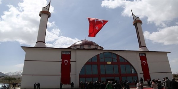 'Divit kalem' minareli cami ibadete ald