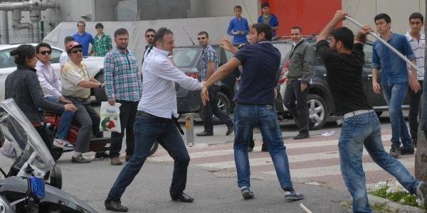 Kitap Fuarı önünde '1 Mayıs' arbedesi