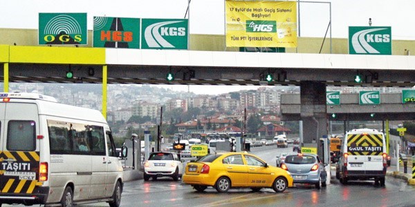 9.2 milyon araç otoyol ve köprülerden ücretsiz geçti