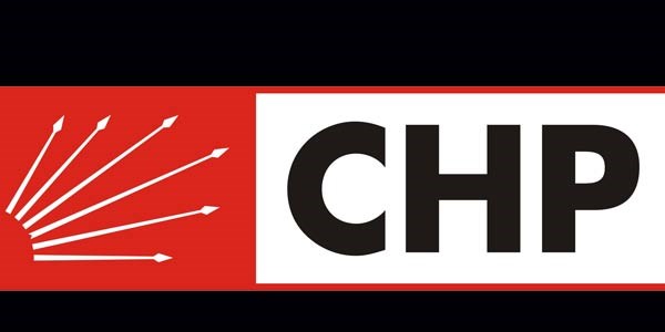 CHP'nin toplantısında koltuklar havada uçtu