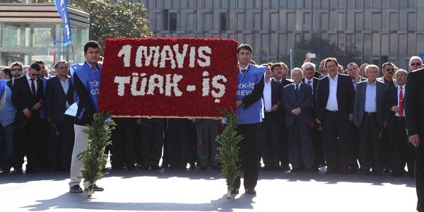Kazancı Yokuşu'na karanfil bıraktılar