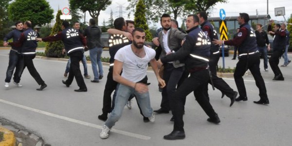 Sakarya niversitesi'nde gerginlik